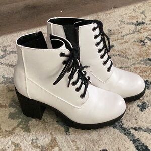 Heeled Ankle Boots, size 6, White